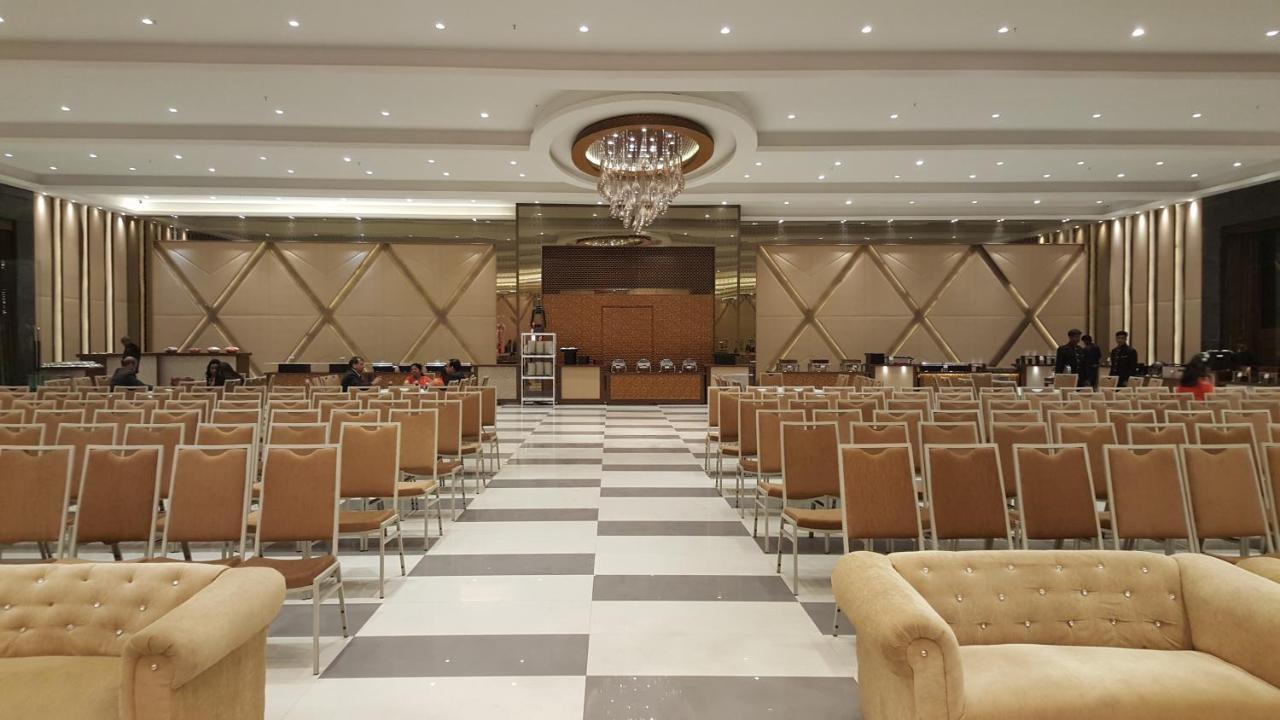 Kingston Resort Kanpur Exterior photo